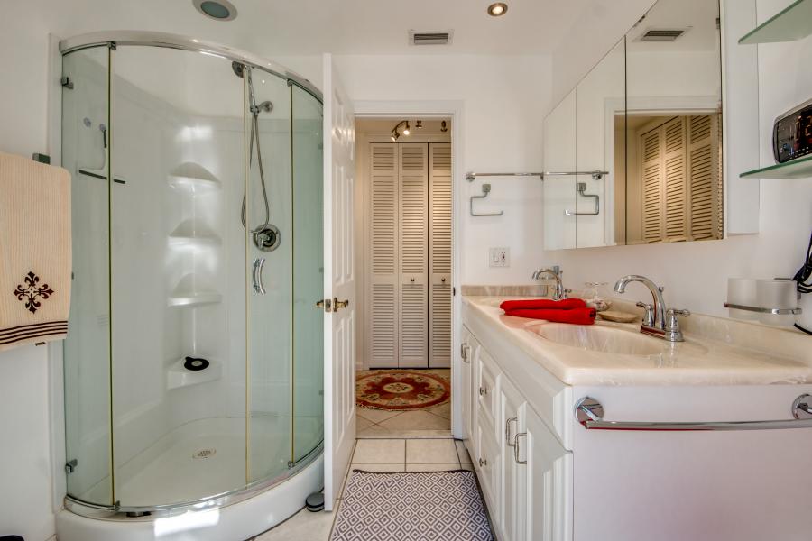 31-Master  Pool Bathroom